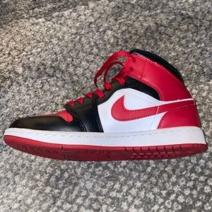 Wmns Air Jordan 1 Mid 'Alternate Bred Toe'